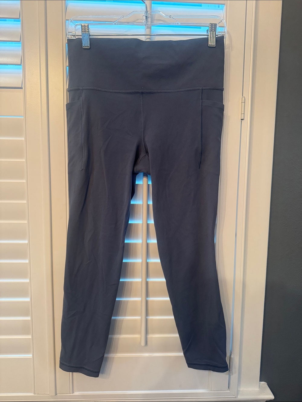 Athleta Salutation Stash 7/8 Tight
